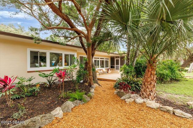 311 Pelican Avenue, Daytona Beach, FL 32118