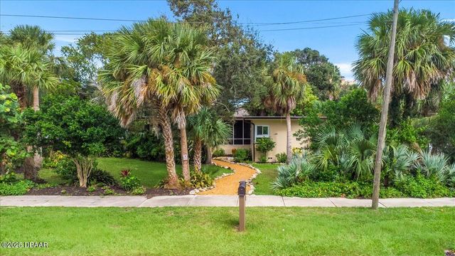 311 Pelican Avenue, Daytona Beach, FL 32118
