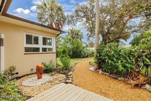 311 Pelican Avenue, Daytona Beach, FL 32118