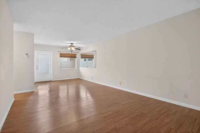 2115 NE 42nd Court 103, Lighthouse Point, FL 33064