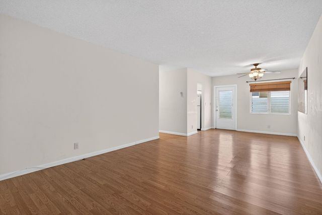 2115 NE 42nd Court 103, Lighthouse Point, FL 33064