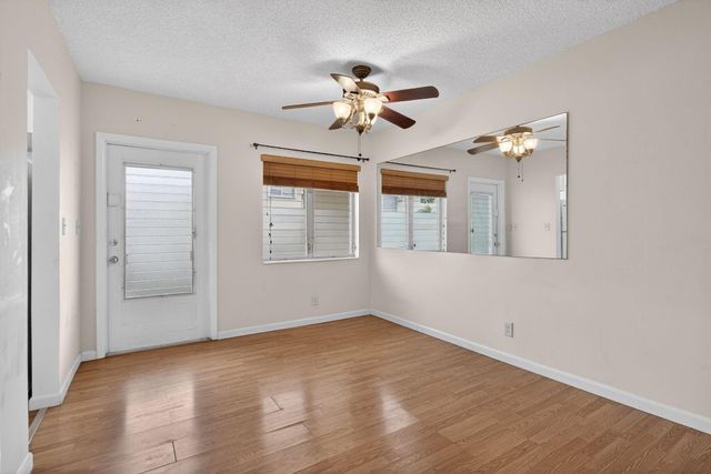 2115 NE 42nd Court 103, Lighthouse Point, FL 33064