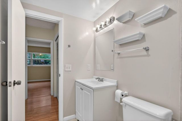 2115 NE 42nd Court 103, Lighthouse Point, FL 33064