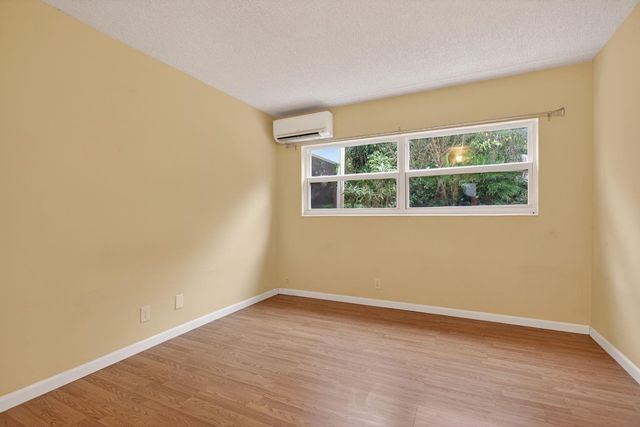 2115 NE 42nd Court 103, Lighthouse Point, FL 33064