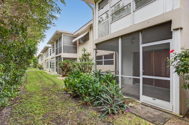 2115 NE 42nd Court 103, Lighthouse Point, FL 33064