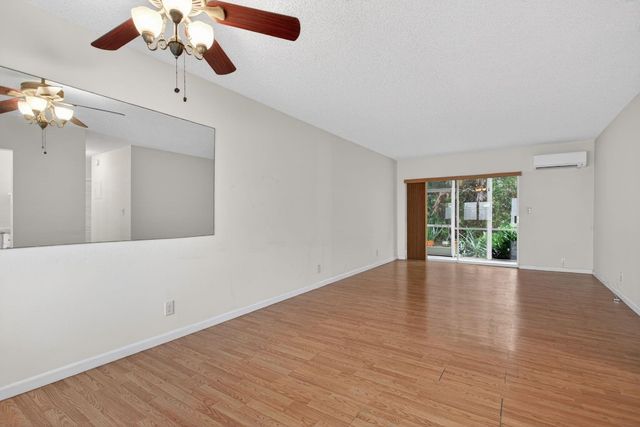 2115 NE 42nd Court 103, Lighthouse Point, FL 33064