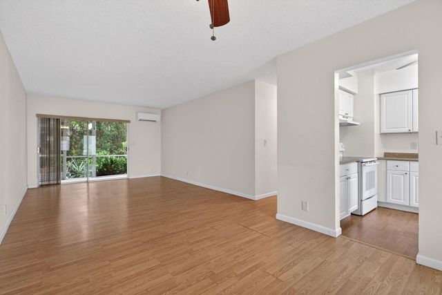 2115 NE 42nd Court 103, Lighthouse Point, FL 33064