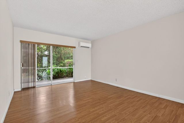 2115 NE 42nd Court 103, Lighthouse Point, FL 33064