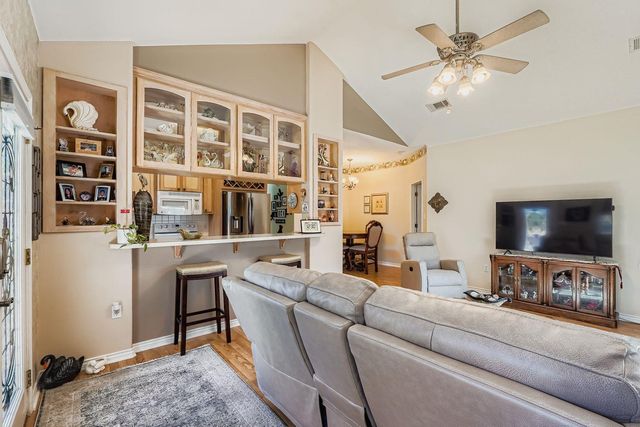 815 Riva Ridge DR, Leander, TX 78641