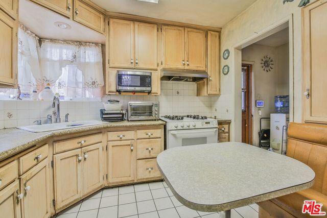 11615 Simms Avenue, Inglewood, CA 90303