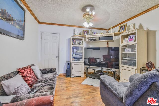 11615 Simms Avenue, Inglewood, CA 90303