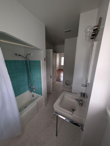 5622 Chartres Street 4, Houston, TX 77004