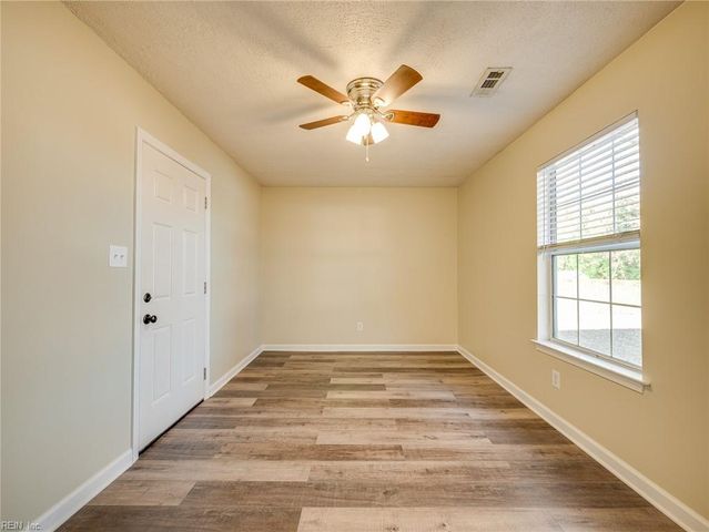 115 Hudgins Farm DR, Yorktown, VA 23692