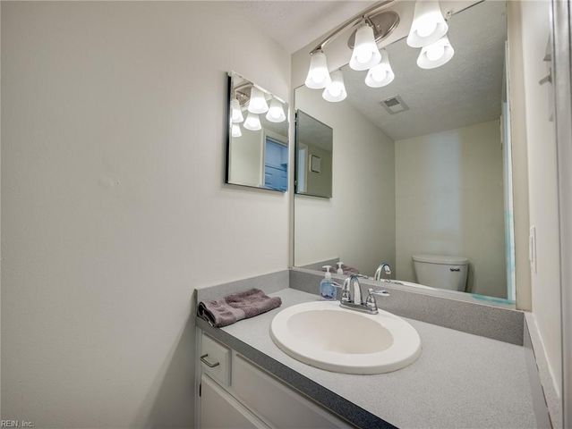 115 Hudgins Farm DR, Yorktown, VA 23692