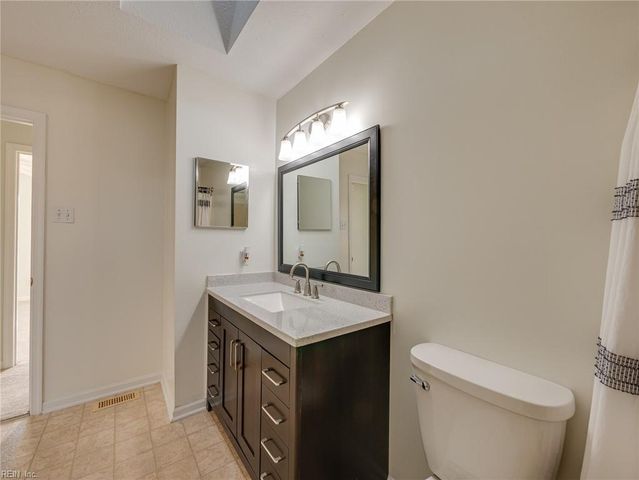 115 Hudgins Farm DR, Yorktown, VA 23692