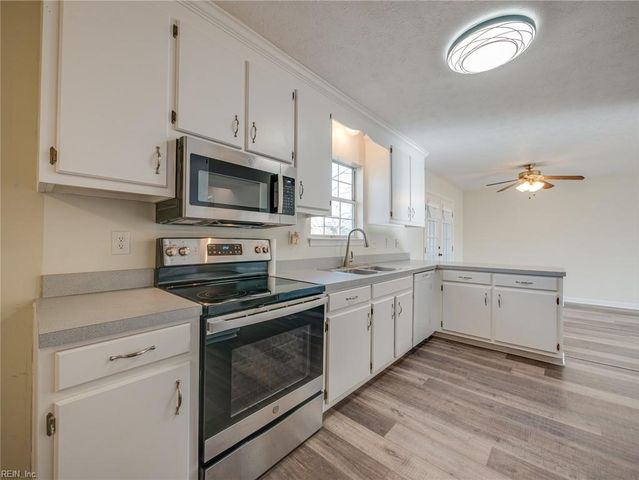 115 Hudgins Farm DR, Yorktown, VA 23692