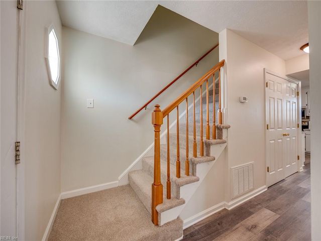 115 Hudgins Farm DR, Yorktown, VA 23692