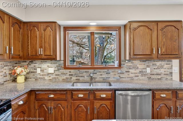 4380 Warwick Circle Drive, Grand Blanc, MI 48439