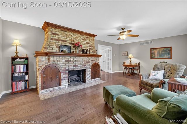 4380 Warwick Circle Drive, Grand Blanc, MI 48439