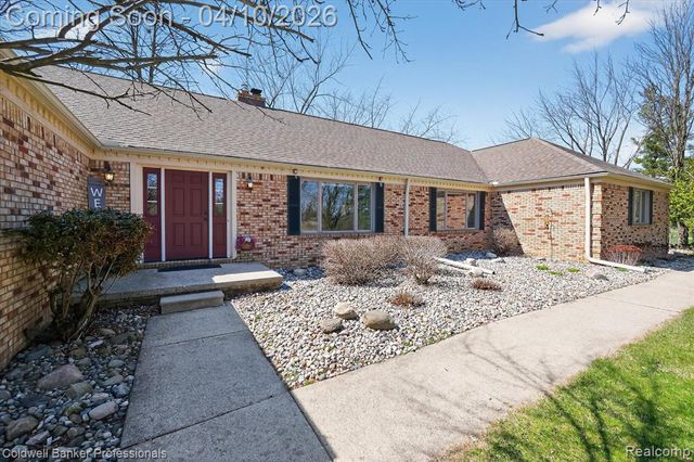 4380 Warwick Circle Drive, Grand Blanc, MI 48439