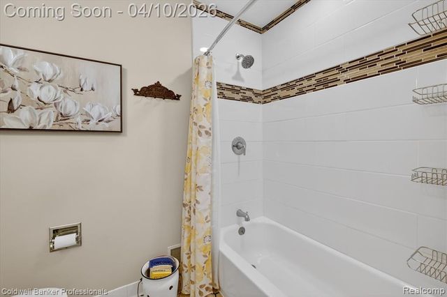 4380 Warwick Circle Drive, Grand Blanc, MI 48439