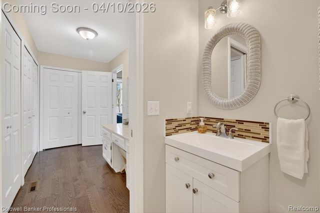 4380 Warwick Circle Drive, Grand Blanc, MI 48439
