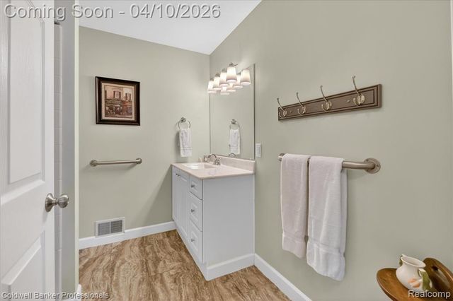 4380 Warwick Circle Drive, Grand Blanc, MI 48439