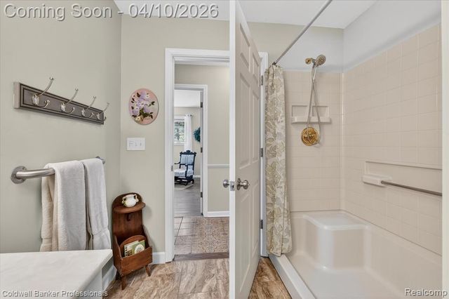 4380 Warwick Circle Drive, Grand Blanc, MI 48439
