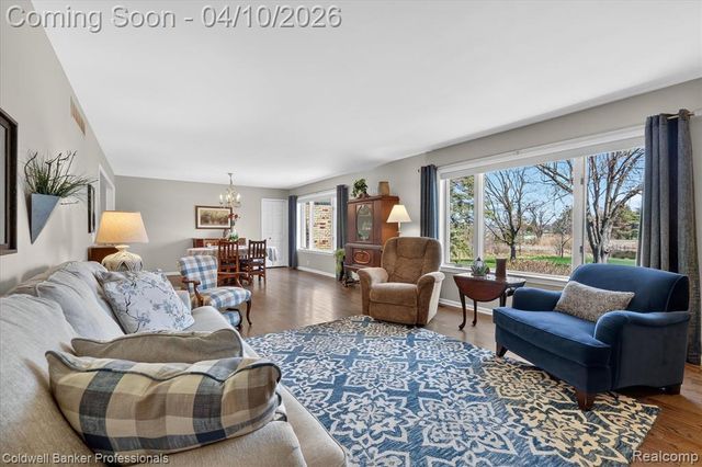 4380 Warwick Circle Drive, Grand Blanc, MI 48439
