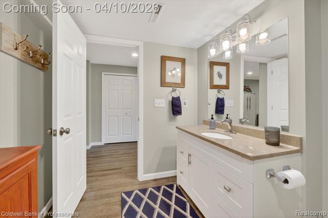 4380 Warwick Circle Drive, Grand Blanc, MI 48439