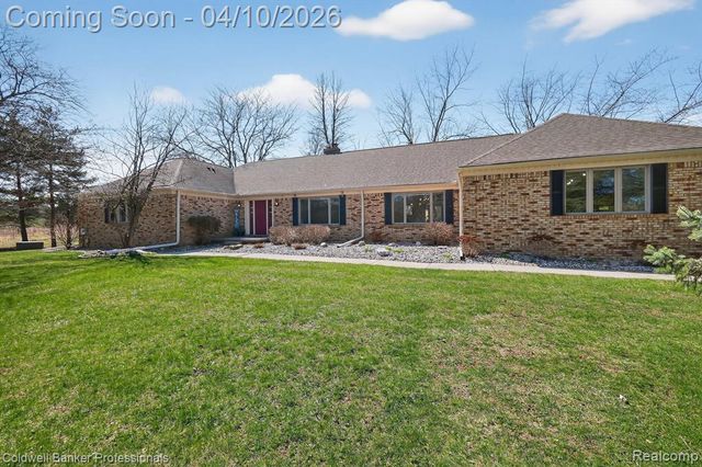 4380 Warwick Circle Drive, Grand Blanc, MI 48439