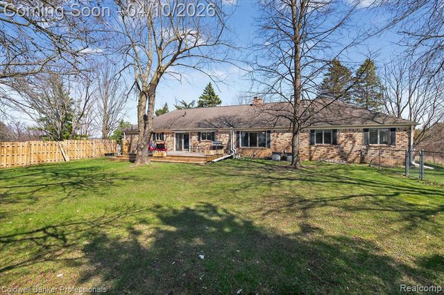 4380 Warwick Circle Drive, Grand Blanc, MI 48439