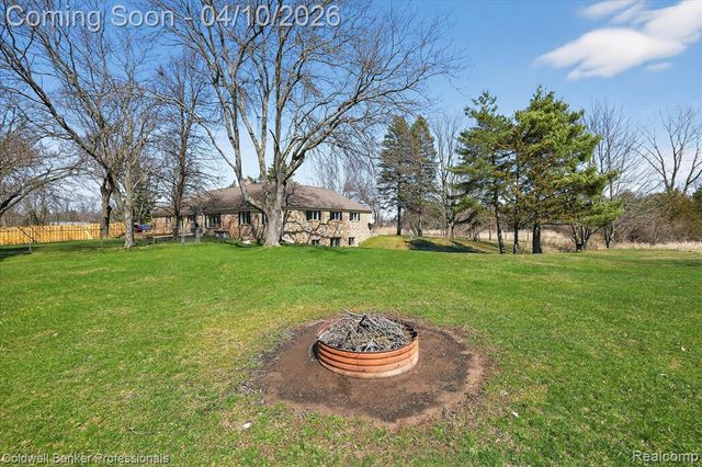 4380 Warwick Circle Drive, Grand Blanc, MI 48439