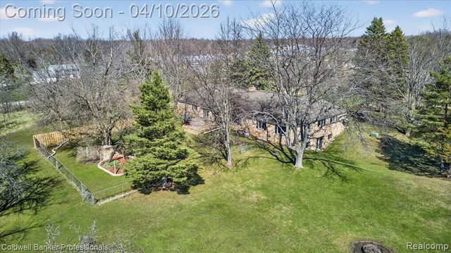4380 Warwick Circle Drive, Grand Blanc, MI 48439