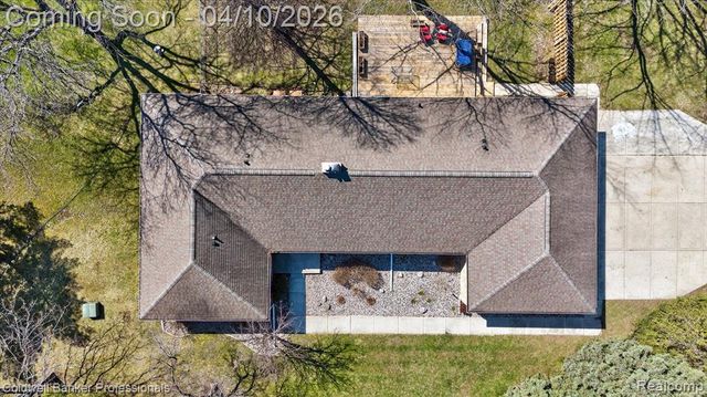 4380 Warwick Circle Drive, Grand Blanc, MI 48439