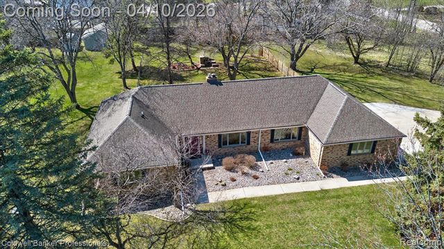 4380 Warwick Circle Drive, Grand Blanc, MI 48439