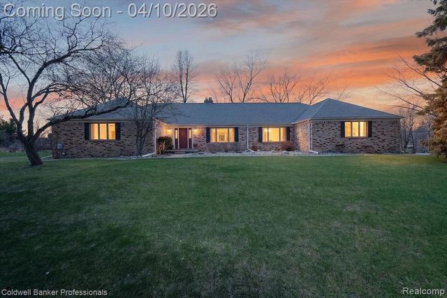4380 Warwick Circle Drive, Grand Blanc, MI 48439