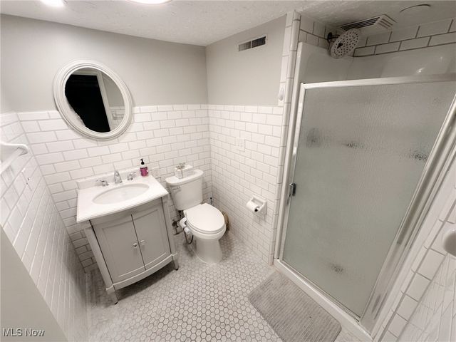 8145 Chagrin Road, Chagrin Falls, OH 44023