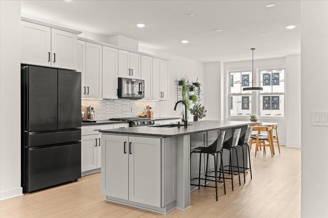 850 Mount Curve Boulevard H, Saint Paul, MN 55116