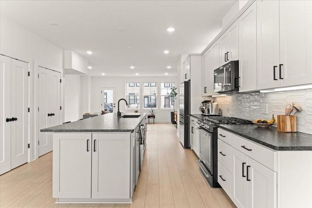 850 Mount Curve Boulevard H, Saint Paul, MN 55116