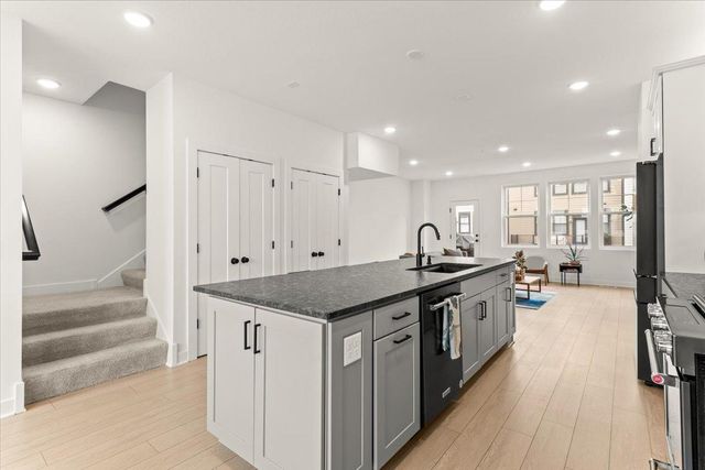 850 Mount Curve Boulevard H, Saint Paul, MN 55116