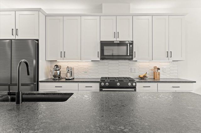 850 Mount Curve Boulevard H, Saint Paul, MN 55116