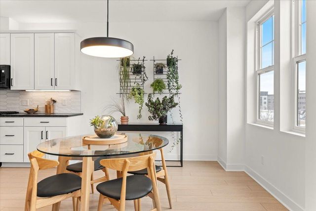 850 Mount Curve Boulevard H, Saint Paul, MN 55116