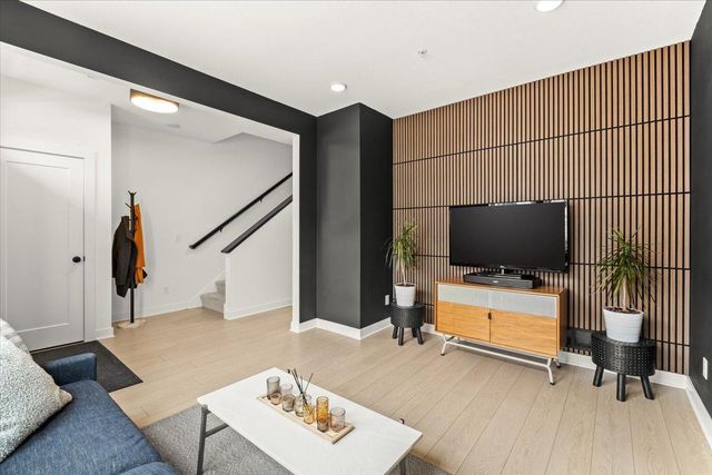 850 Mount Curve Boulevard H, Saint Paul, MN 55116