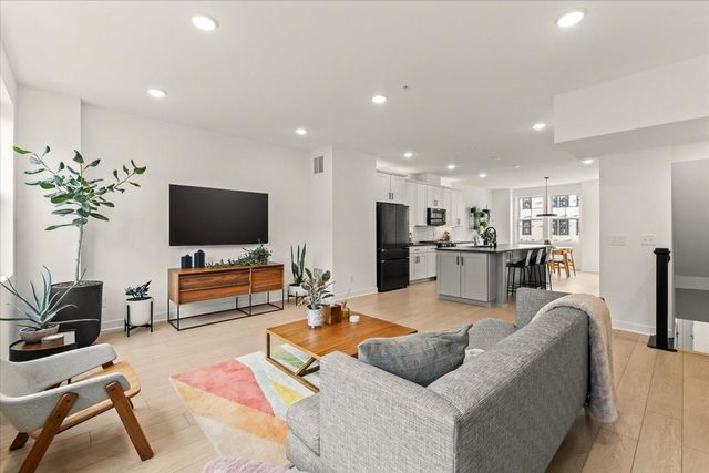 850 Mount Curve Boulevard H, Saint Paul, MN 55116