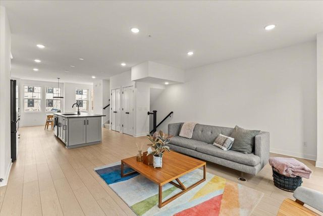 850 Mount Curve Boulevard H, Saint Paul, MN 55116