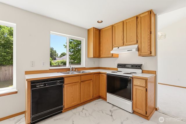 6525 56th Drive NE, Marysville, WA 98270