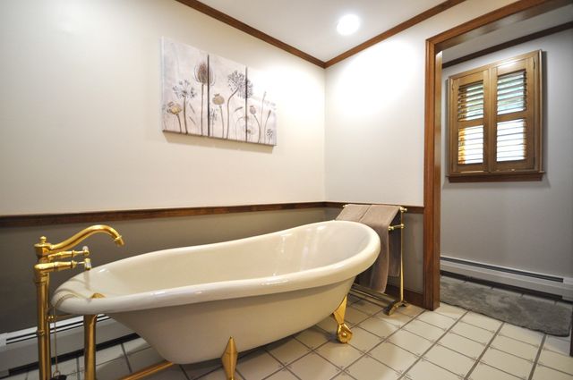 34 River Rd, East Bridgewater, MA 02333