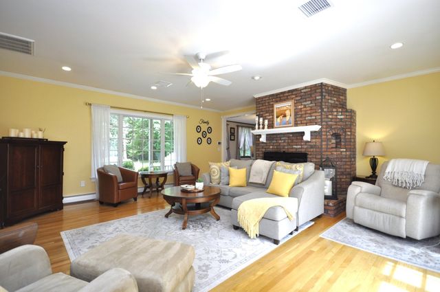 34 River Rd, East Bridgewater, MA 02333