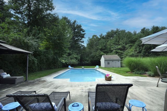 34 River Rd, East Bridgewater, MA 02333